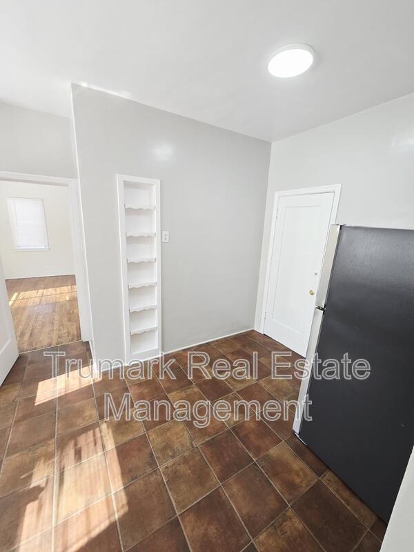 Building Photo - 347 Arden Ave