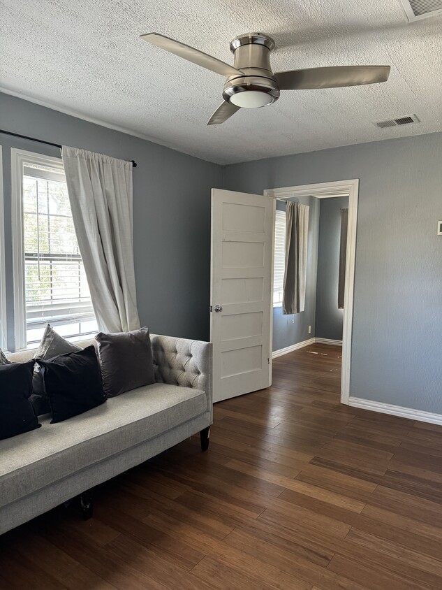 727 Hollywood Ave Unit 727 Hollywood Ave, Dallas, TX 75208 Apartments