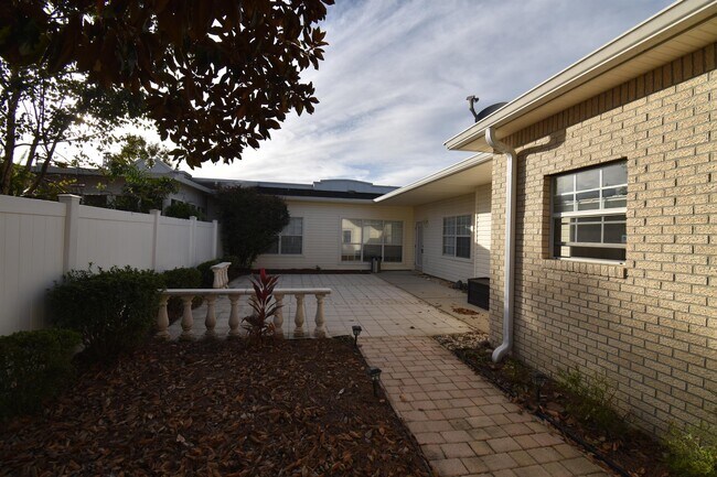 Foto del edificio - 312 Willow Way