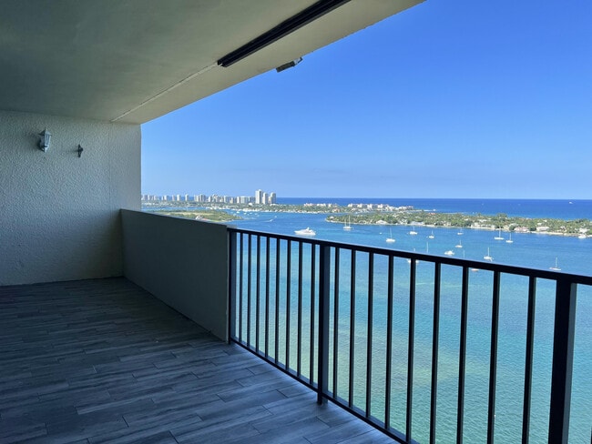 Foto del edificio - 5600 N Flagler Dr