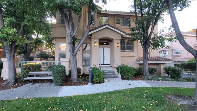Rarely Available " Dont miss out" 3br3ba+ office - Rarely Available " Dont miss out" 3br3ba+ office Townhome