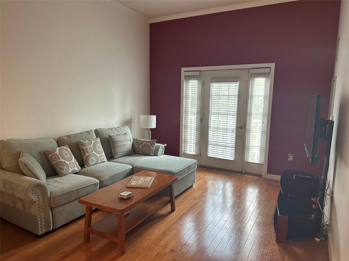 Primary Photo - 31 Greenridge Ave