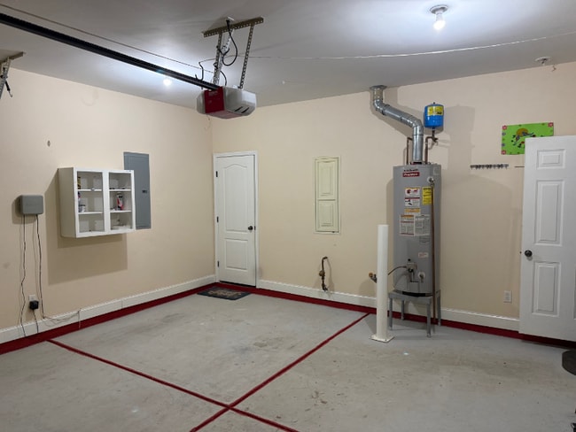 Building Photo - 5589 Park Side Cir