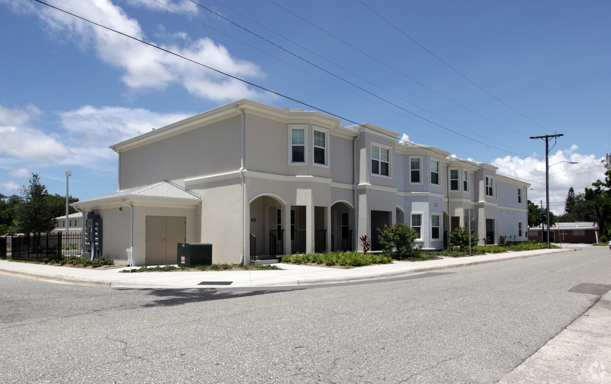 Building Photo - King Stone Town Homes