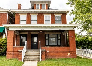 Building Photo - 654 6th Ave