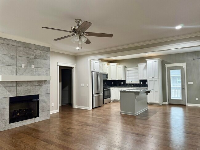 Building Photo - 8728 Stuart Farm Ave