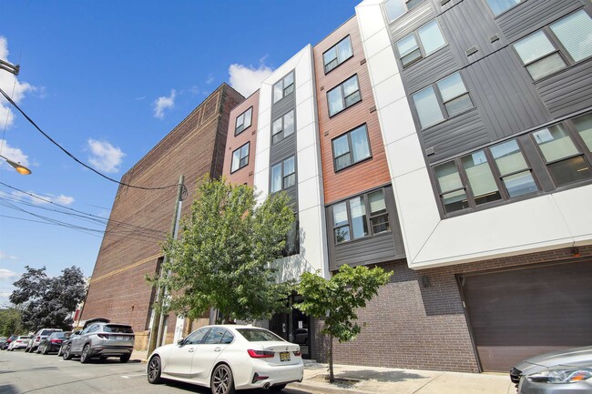 Building Photo - 6401 Park Ave