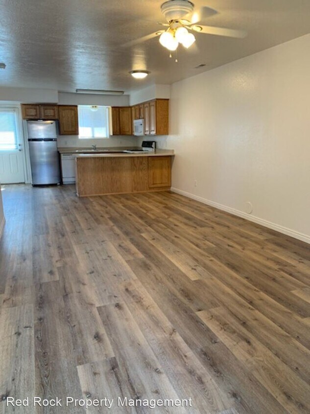 Foto principal - 3 br, 2.5 bath House - 790 N 2720 E Street #6