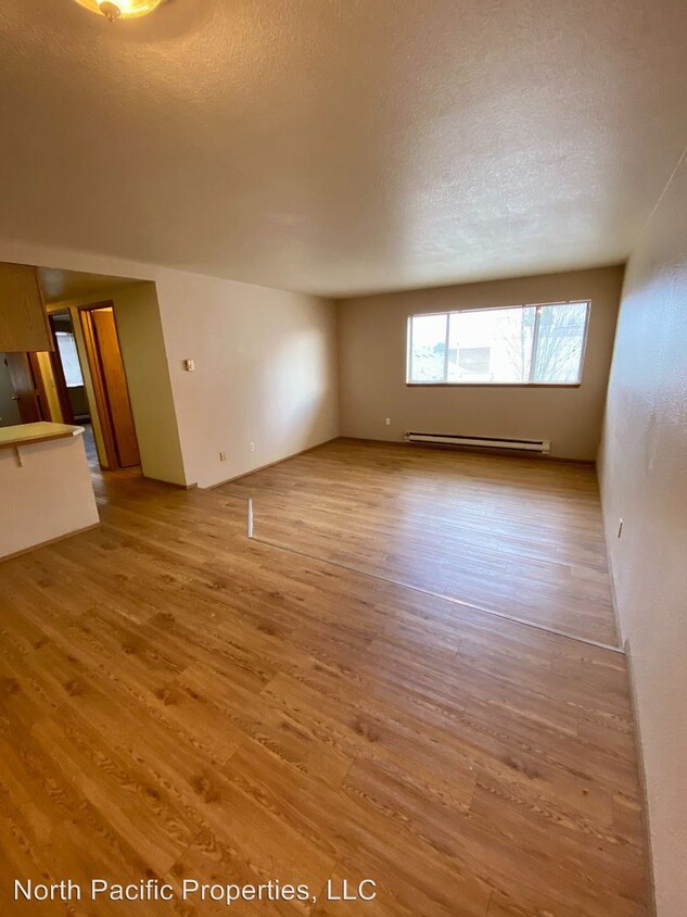 Foto principal - 929 N 98th St