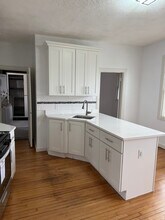 Building Photo - 46 Gesler St