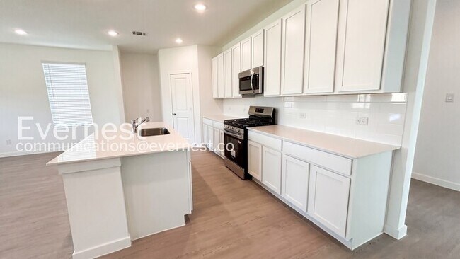Building Photo - 5449 Paschal Pk