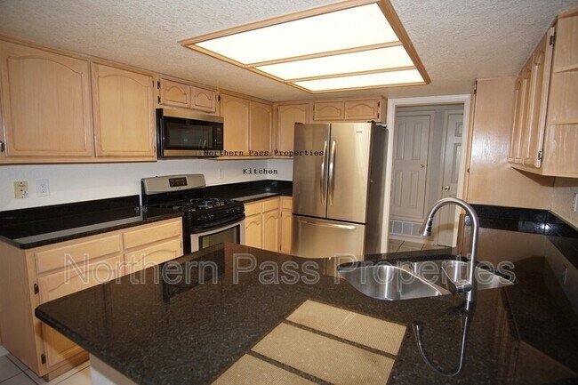 Building Photo - 6525 Brisa Del Mar Dr