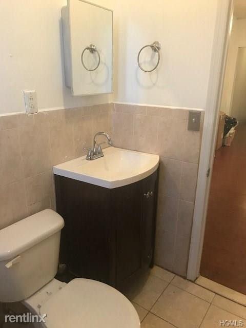 Building Photo - 2 br, 1 bath  - 635 Van Nest Ave