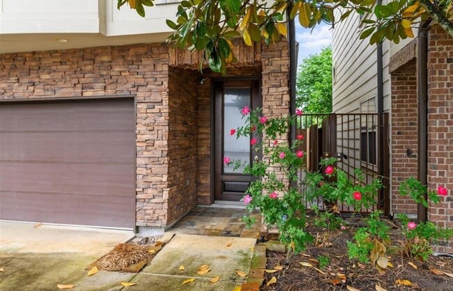 Foto del edificio - 1215 Roberts St