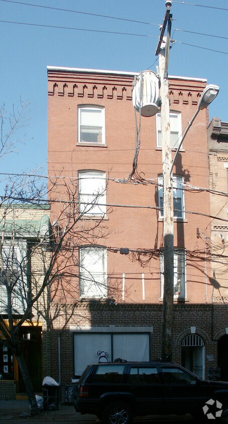 Building Photo - 614 S 3rd St