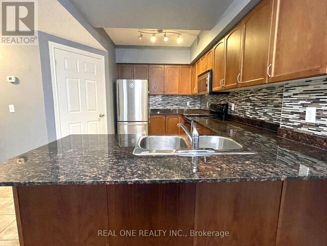 Building Photo - 47 Caroline St N