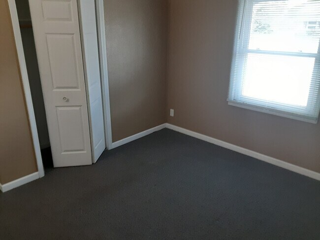 Building Photo - 303 Prospect St