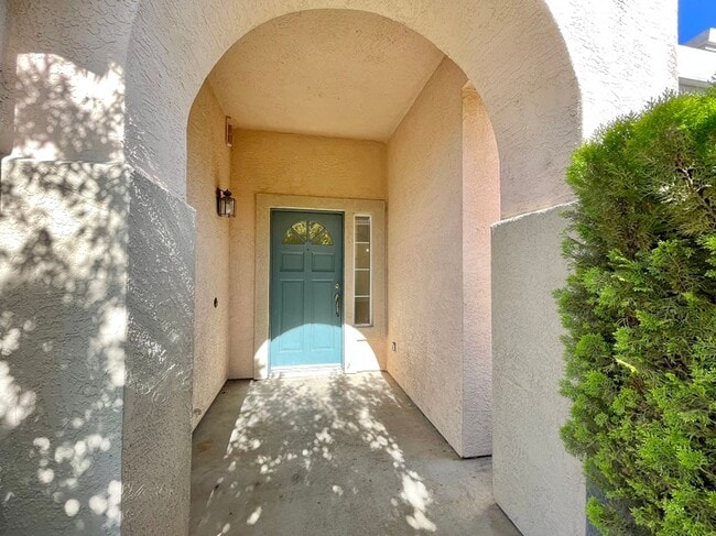Building Photo - Beautiful Three Bedroom Napa Yacht Club Home