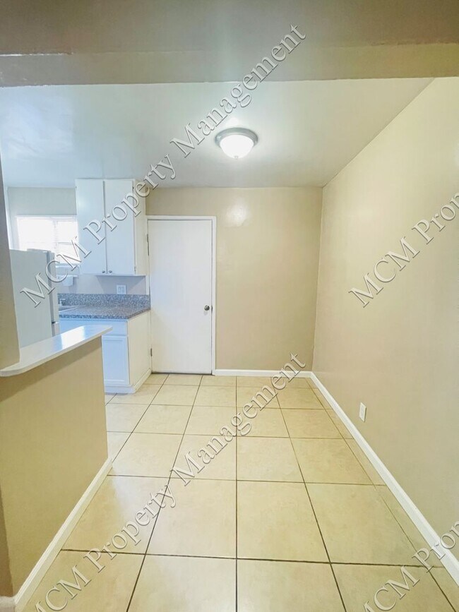 Foto del edificio - 489-6621 Whitsett Ave