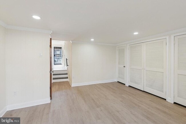 Building Photo - 411 W Shunk St