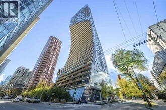 Building Photo - 1568 Alberni St