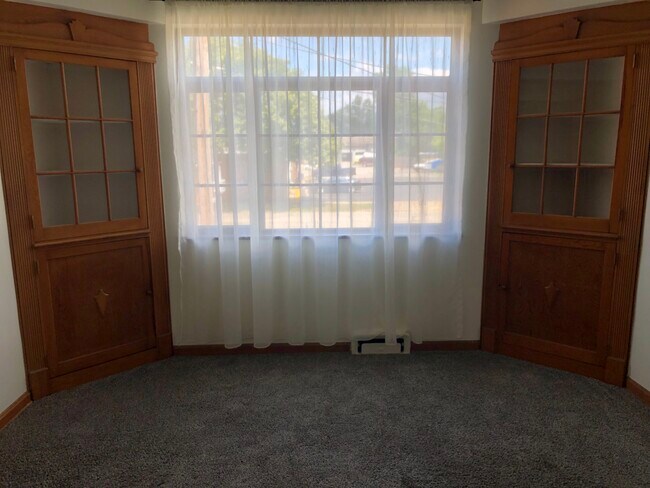 custom built in corner cabinets - 6601 Pearl Rd