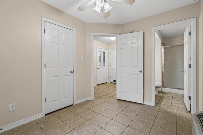 Foto del edificio - 57 Lake Shore Dr