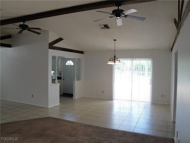 Foto del edificio - 620 Robert Ave