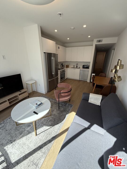 Foto del edificio - 1130 N Orange Dr