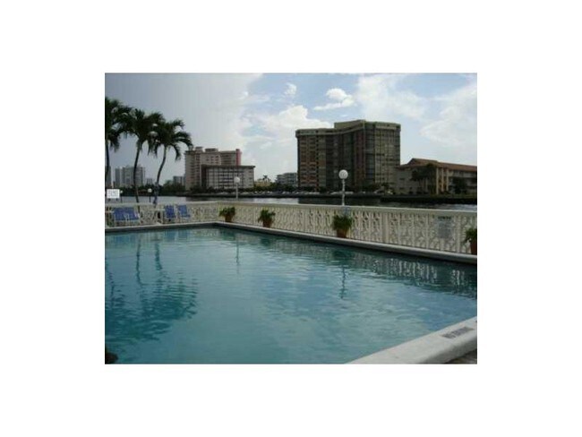 Foto del edificio - 1825 S Ocean Dr