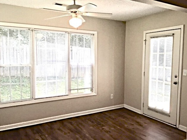 Foto del edificio - 5640 Regent Village Dr