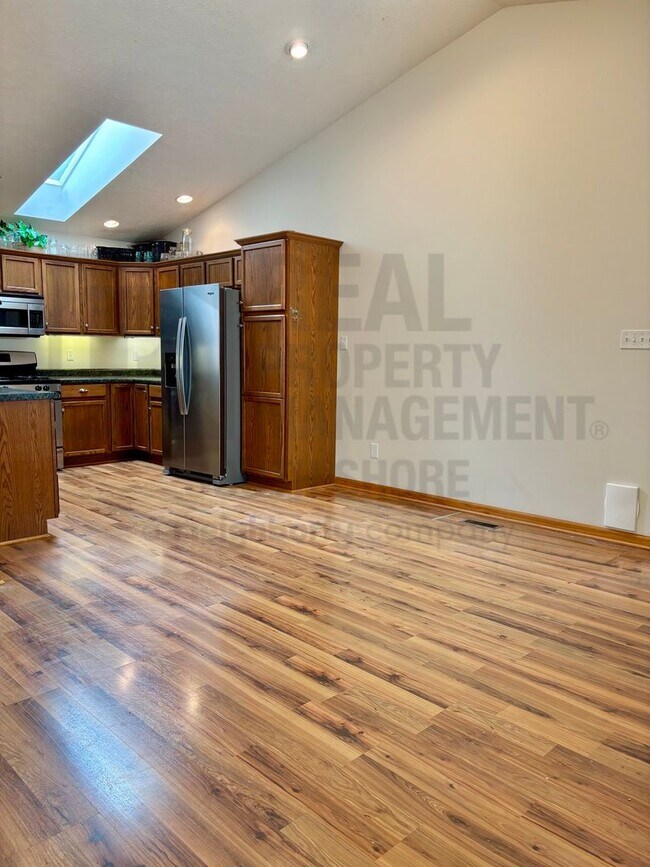 Foto del edificio - Energy-Efficient 3 Bed / 2 Bath Home with Solar + 2-Car Garage