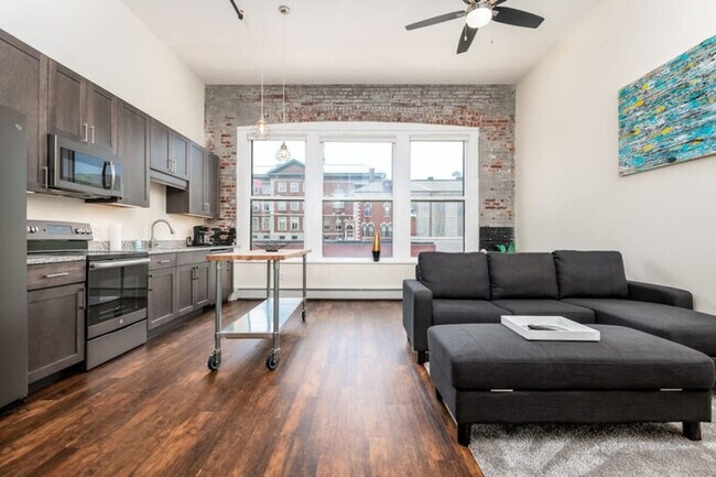 Foto del edificio - Uptown Hideaway Apartment in Bangor's Heart