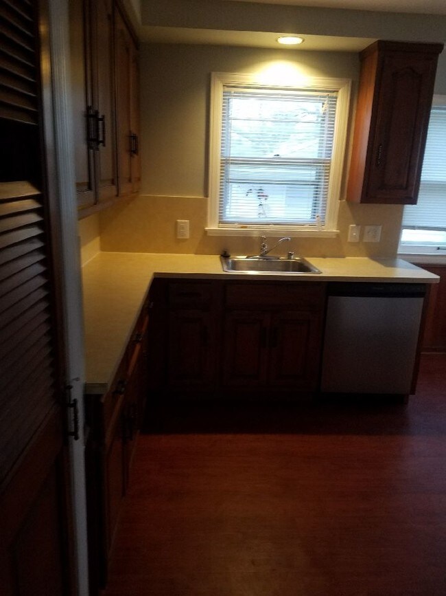 Foto del edificio - 22906 Firwood Ave