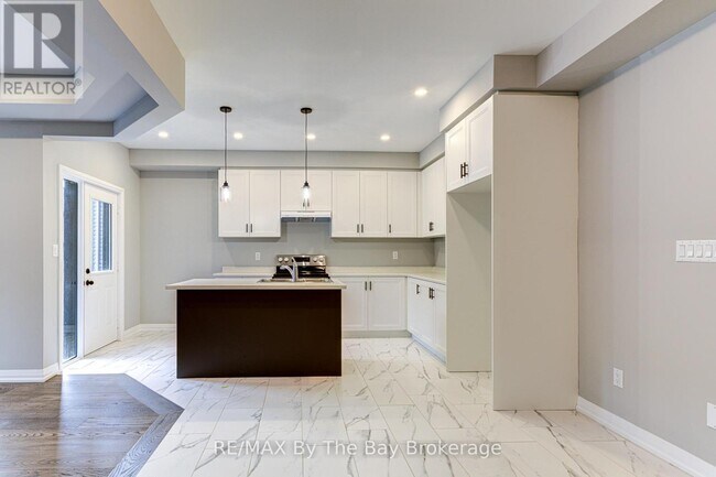 Building Photo - 61 Frederica Cres