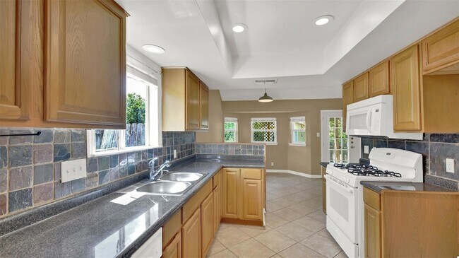 Building Photo - 408 Hillside Dr