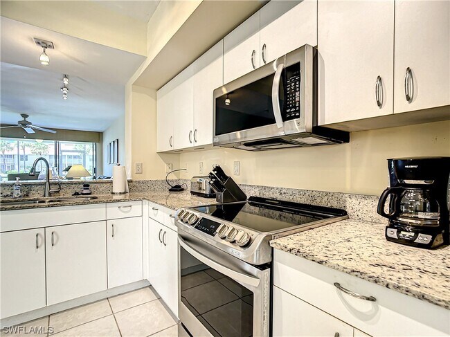 Building Photo - 5015 Cedar Springs Dr