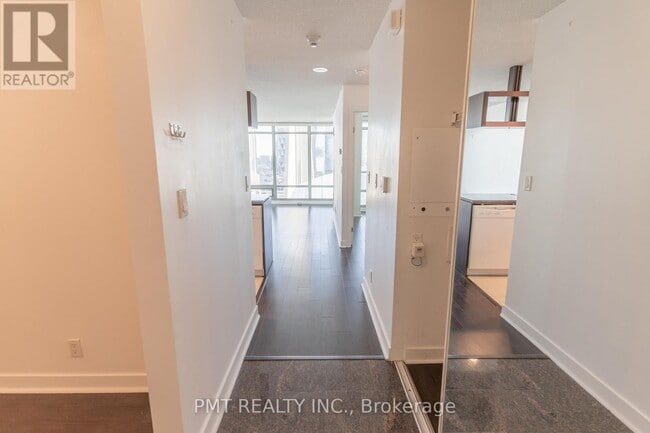 Building Photo - 81 Navy Wharf Ct