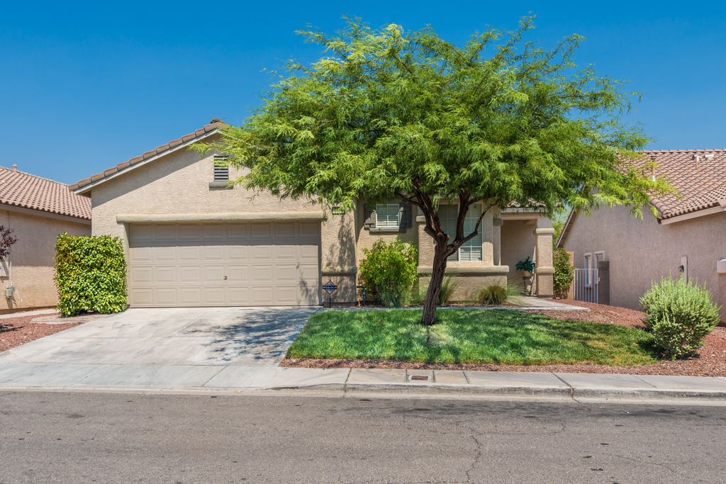 Foto principal - 1 Story in Summerlin - Brand New Carpet, P...