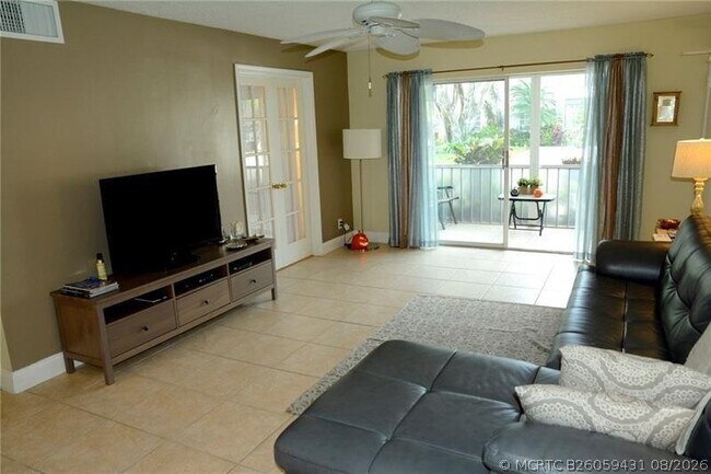 Foto del edificio - 6499 Bay Club Dr