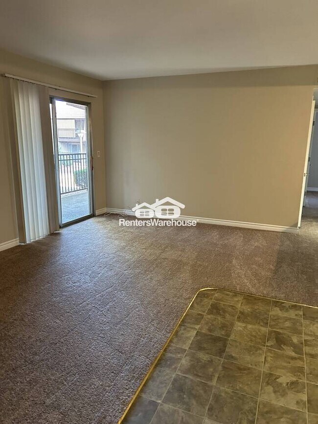 Foto del edificio - Avail Immediately: Beautiful 2 Bedroom 1 Bathroom condo Freshly Painted, New Carpet