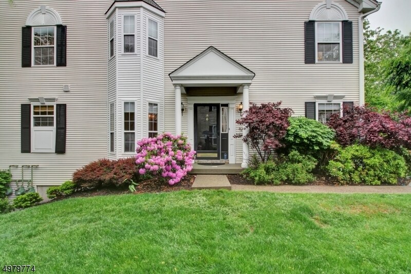 Primary Photo - 14 Mayflower Dr