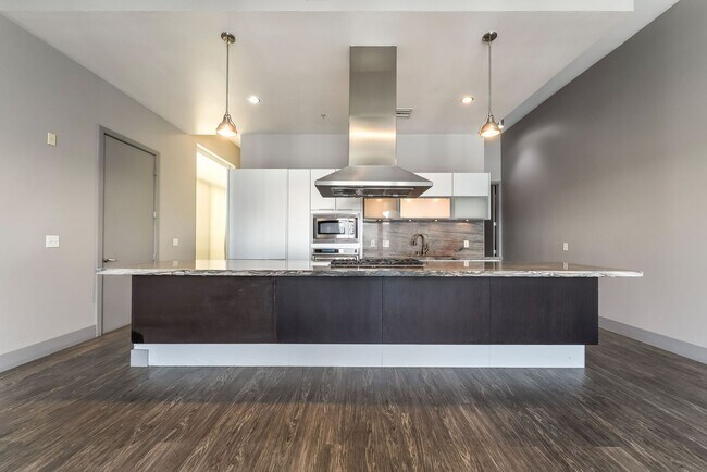Building Photo - High-End Condo with Private Outdoor Spaces!