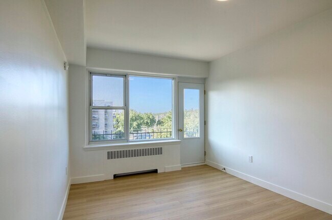 Building Photo - 10 Rosemount