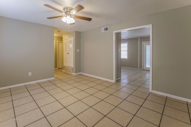 Foto del edificio - 3 Bedroom/2 Bathroom  House for Lease