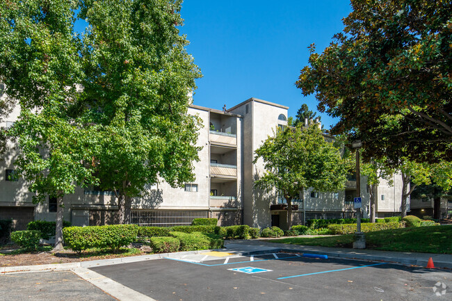 Building Photo - Bridgeporte