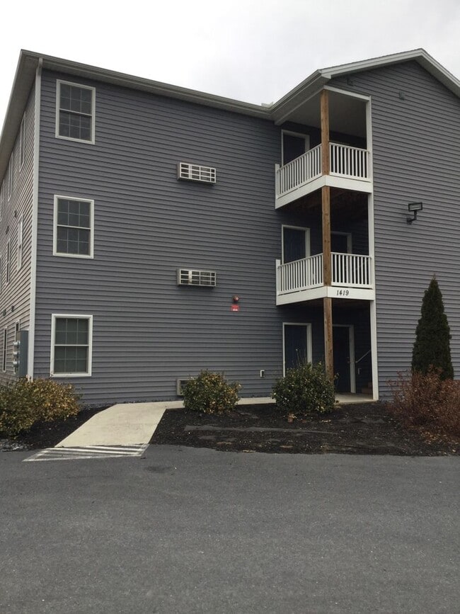Building Photo - 1411 Doron Dr