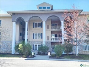 Building Photo - 252 N Walnut St