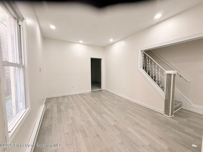 Foto del edificio - 210-212 Center Ave