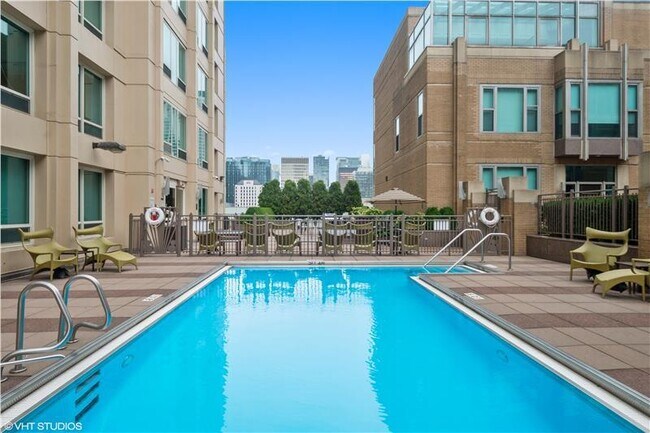 Foto del edificio - 33 W Ontario St